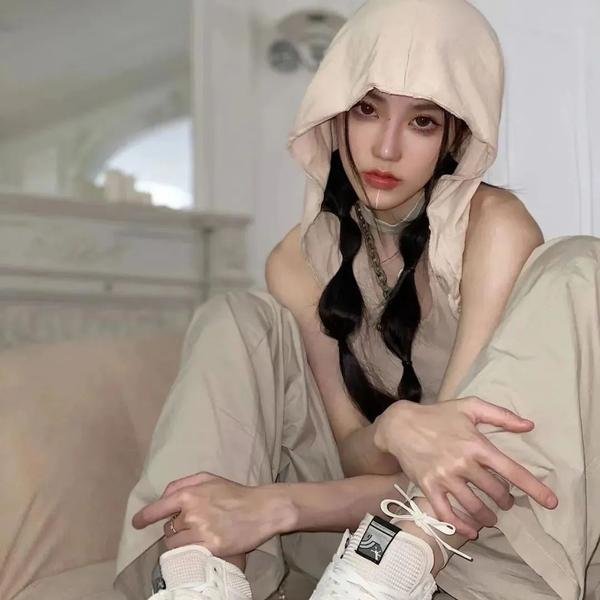 蓝色嘴巴的脸